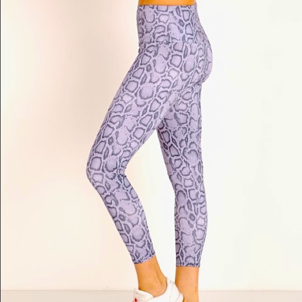 onzie lavender snake print 7/8 leggings